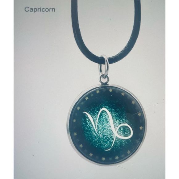 Capricorn green GLOW IN THE DSRK ZODIAC STAR SIGN NECKLACE - Picture 1 of 14